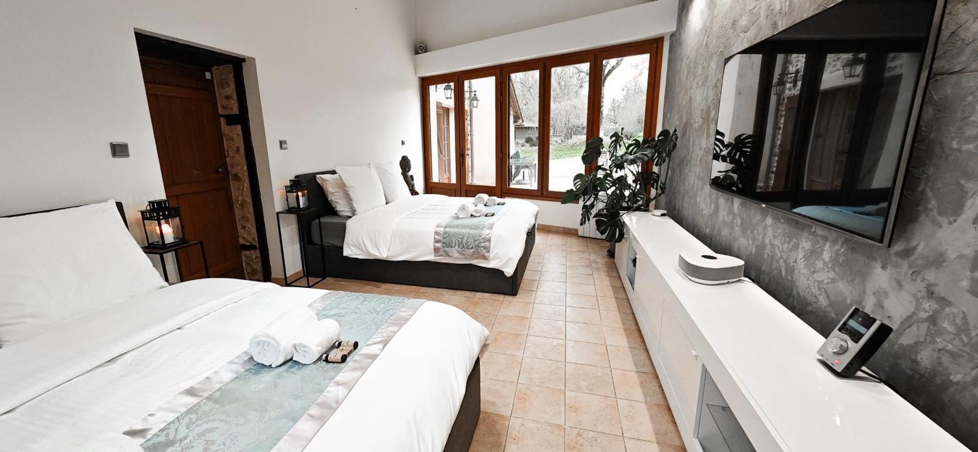 Villa Tagibao Avec Piscine Chauffee Et Spa Lesterps Exterior foto