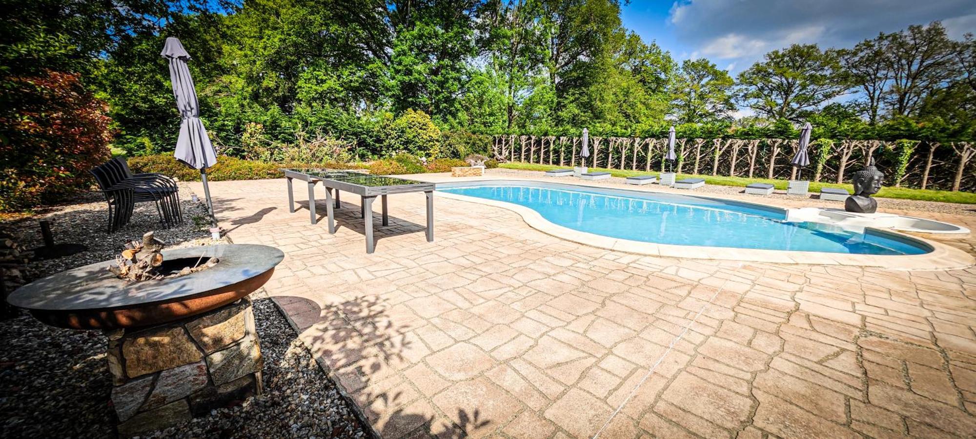 Villa Tagibao Avec Piscine Chauffee Et Spa Lesterps Exterior foto